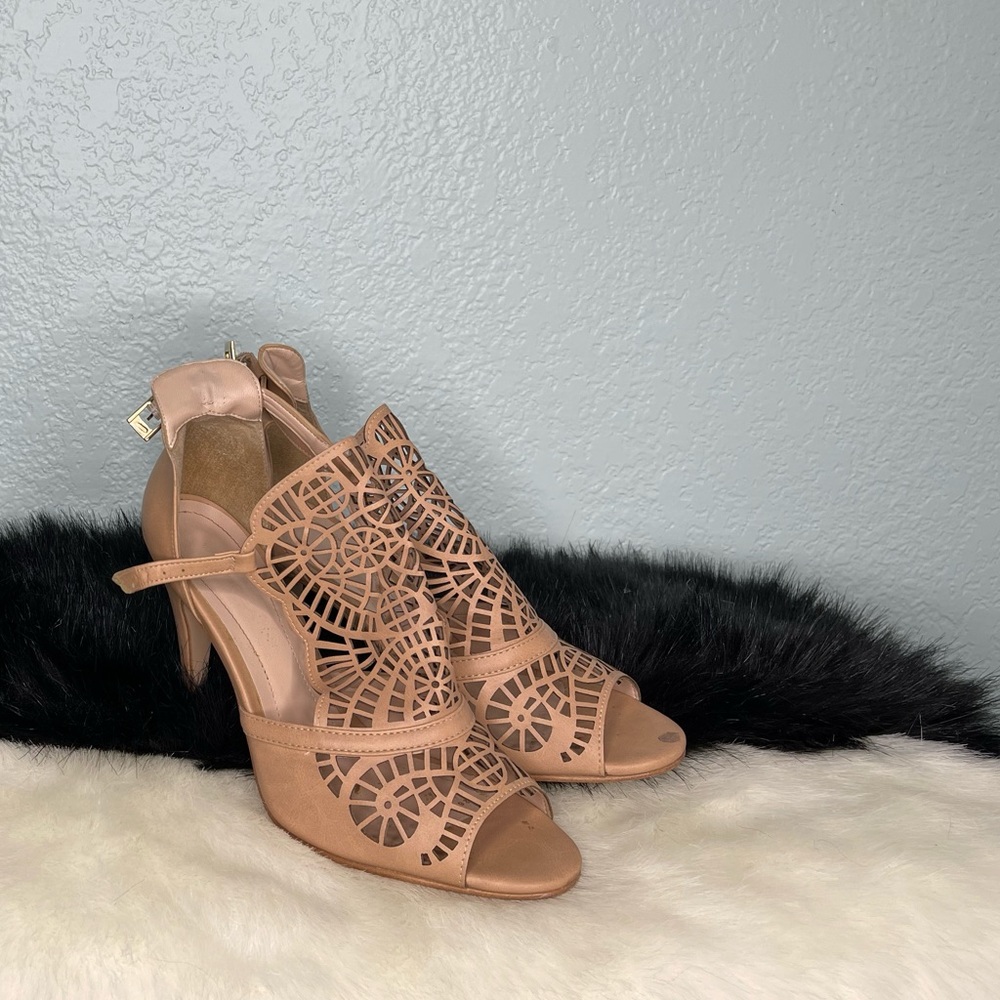 Andrea peep toe high heels / tan / size 9